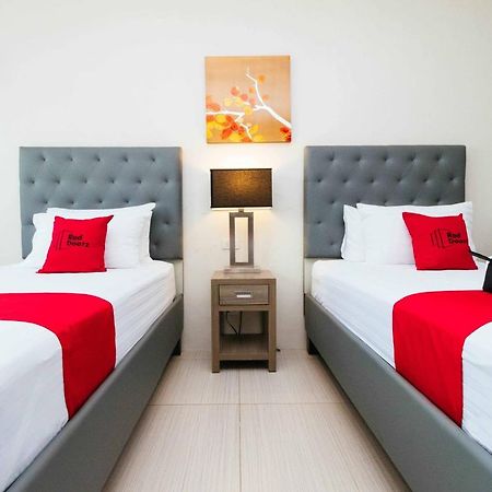 فندق Reddoorz Premium @ Sampaloc Makati ماكاتي المظهر الخارجي الصورة