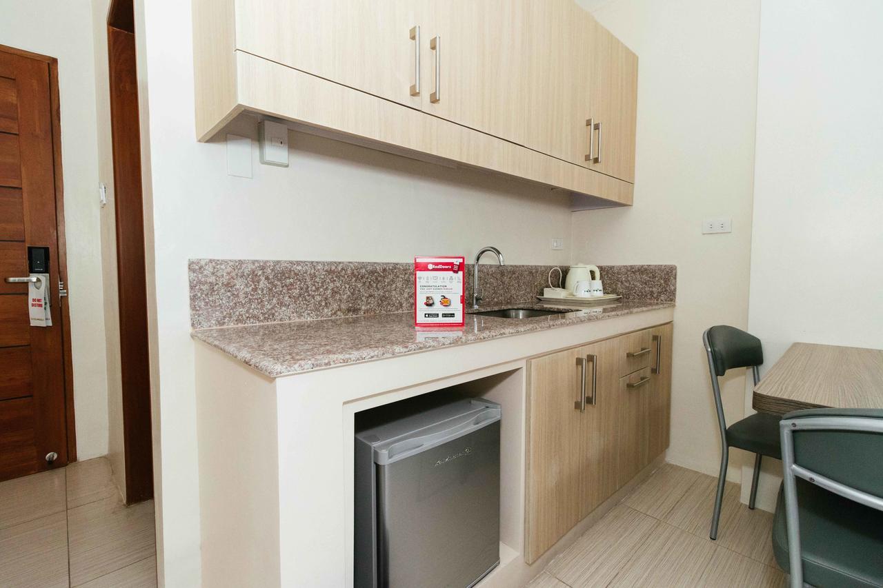 فندق Reddoorz Premium @ Sampaloc Makati ماكاتي المظهر الخارجي الصورة