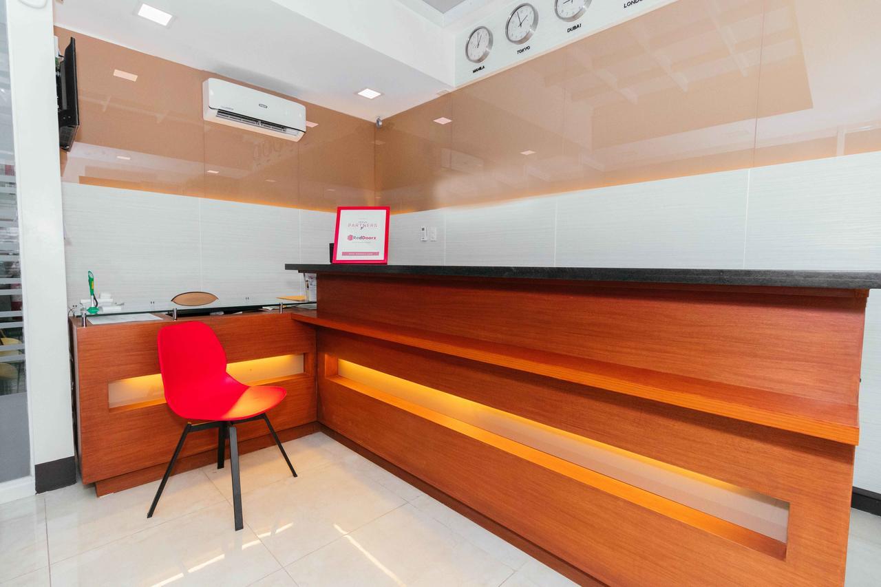 فندق Reddoorz Premium @ Sampaloc Makati ماكاتي المظهر الخارجي الصورة