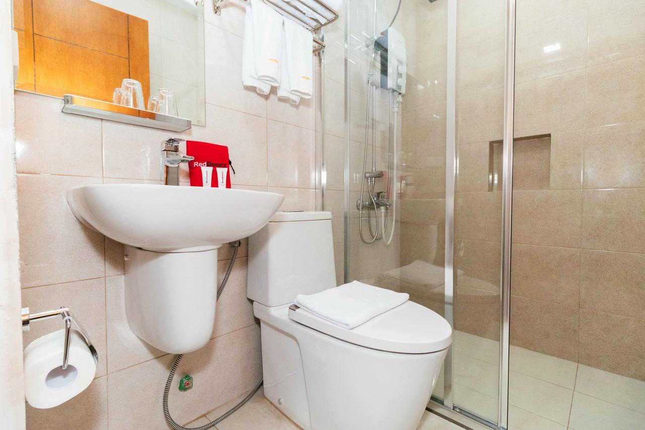 فندق Reddoorz Premium @ Sampaloc Makati ماكاتي المظهر الخارجي الصورة