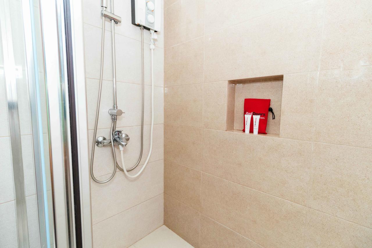 فندق Reddoorz Premium @ Sampaloc Makati ماكاتي المظهر الخارجي الصورة