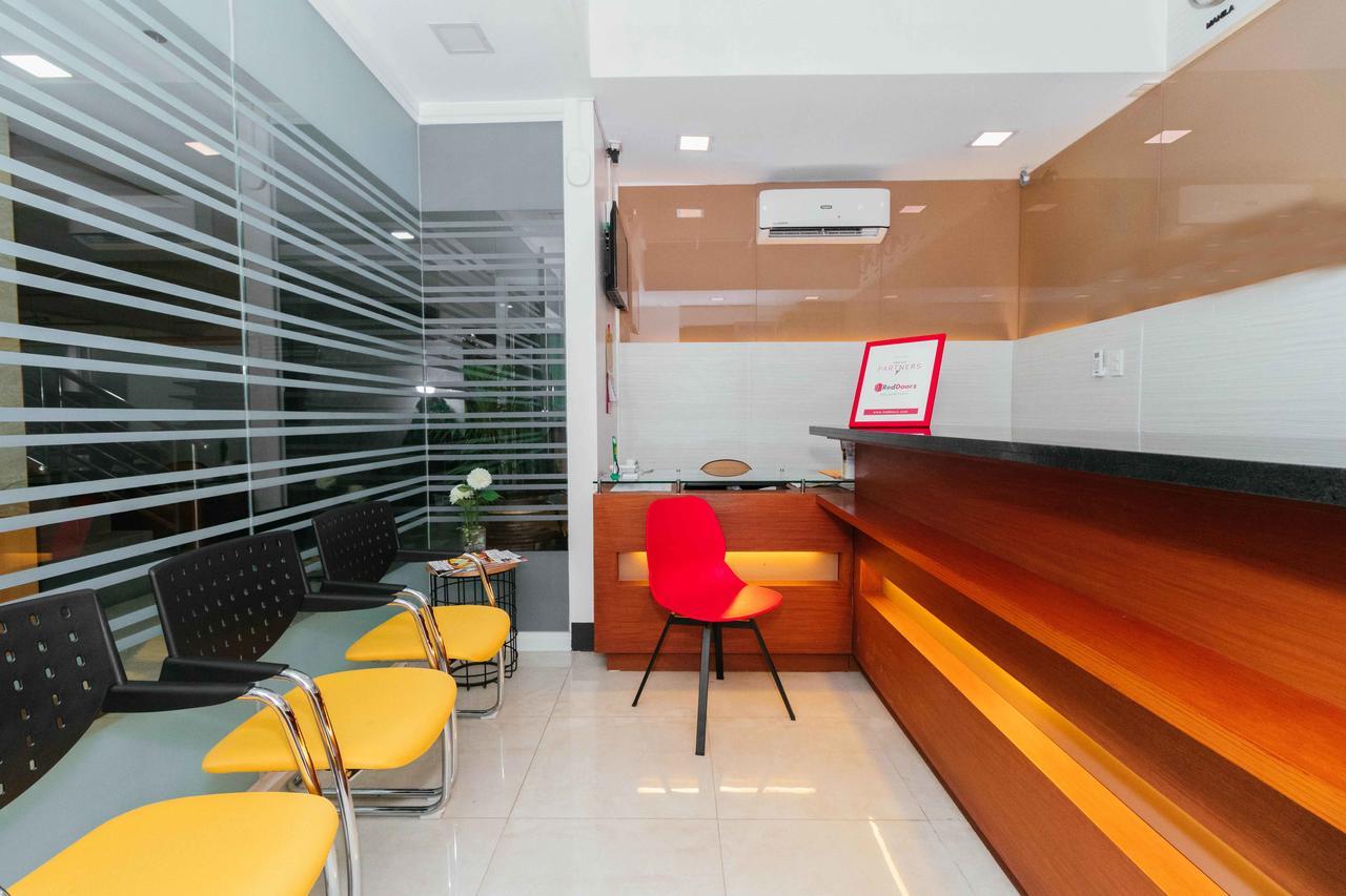 فندق Reddoorz Premium @ Sampaloc Makati ماكاتي المظهر الخارجي الصورة