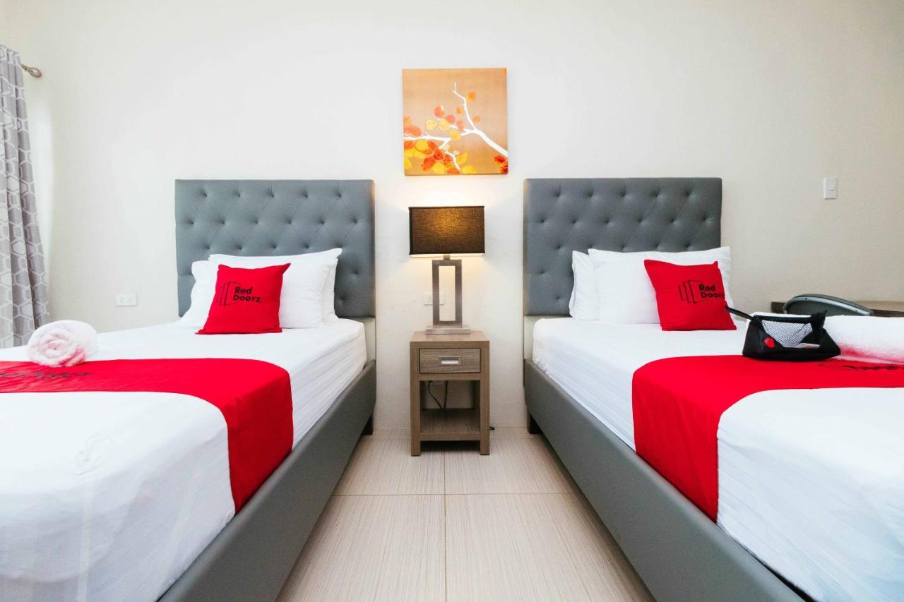 فندق Reddoorz Premium @ Sampaloc Makati ماكاتي المظهر الخارجي الصورة