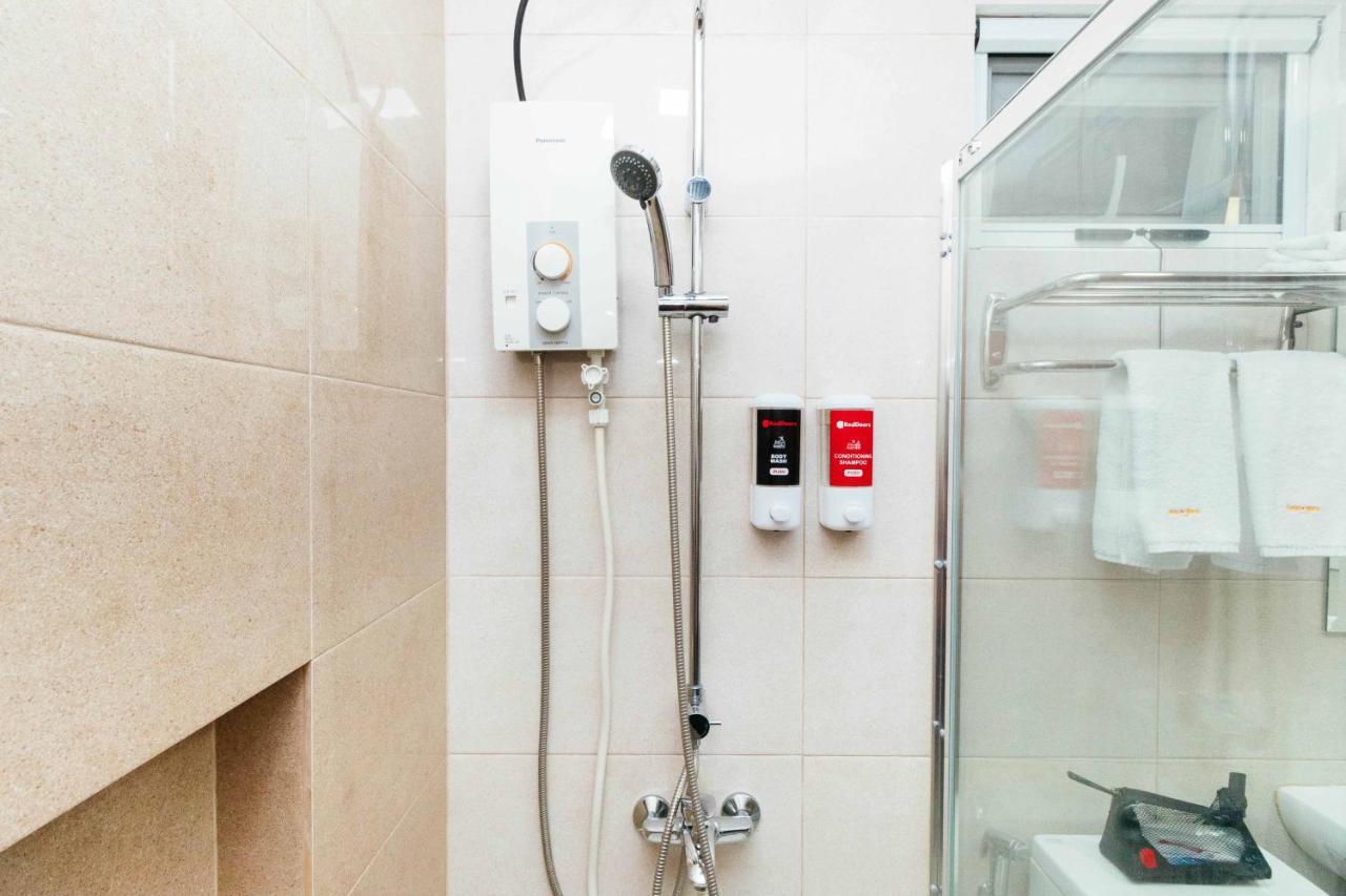 فندق Reddoorz Premium @ Sampaloc Makati ماكاتي المظهر الخارجي الصورة