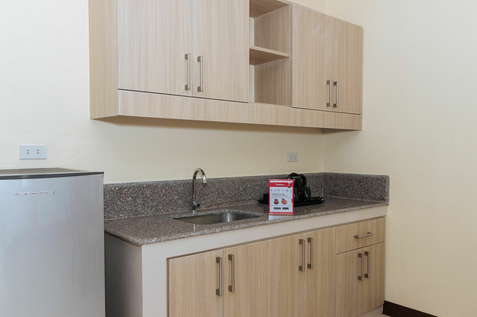 فندق Reddoorz Premium @ Sampaloc Makati ماكاتي المظهر الخارجي الصورة
