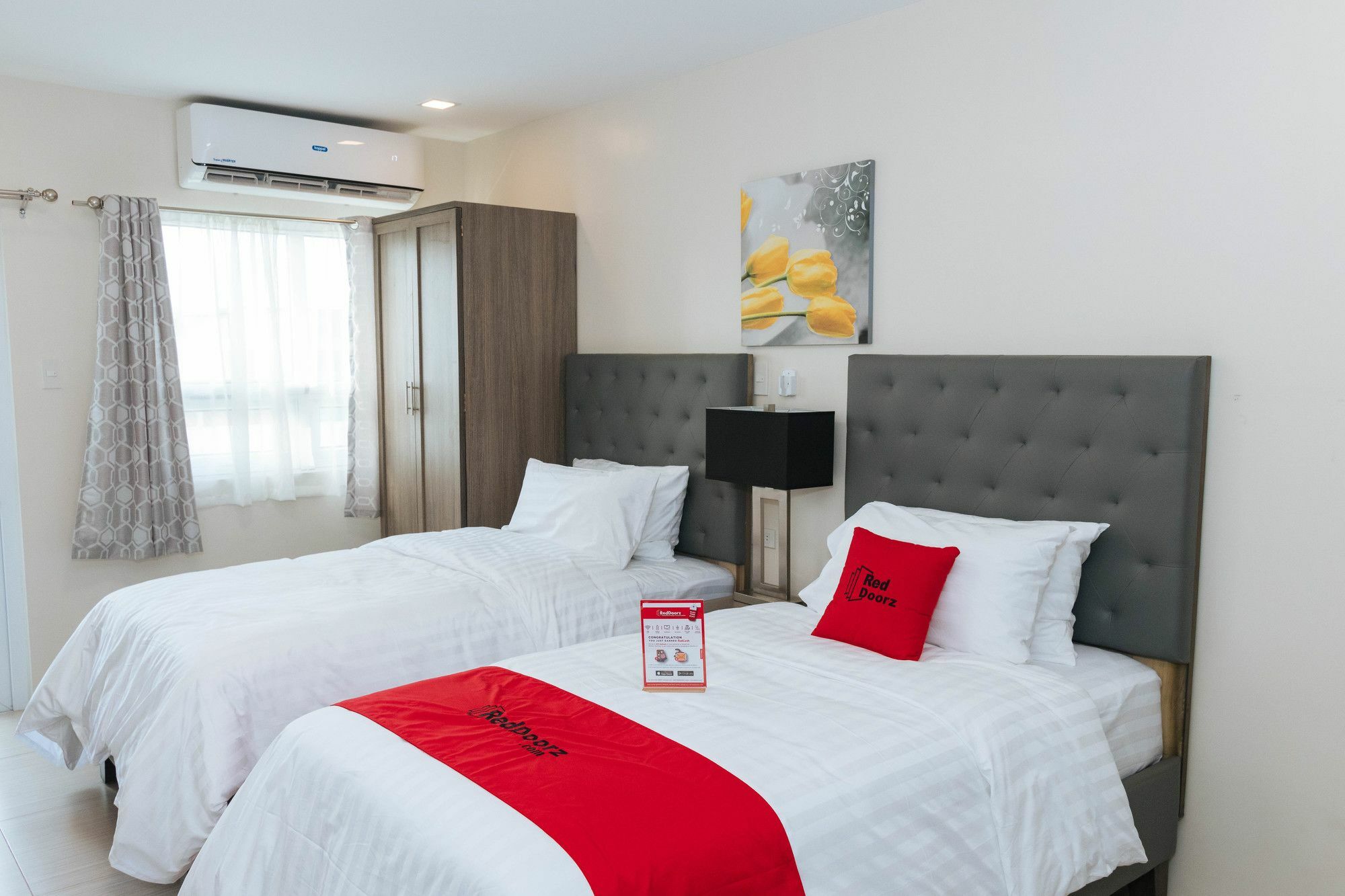 فندق Reddoorz Premium @ Sampaloc Makati ماكاتي المظهر الخارجي الصورة