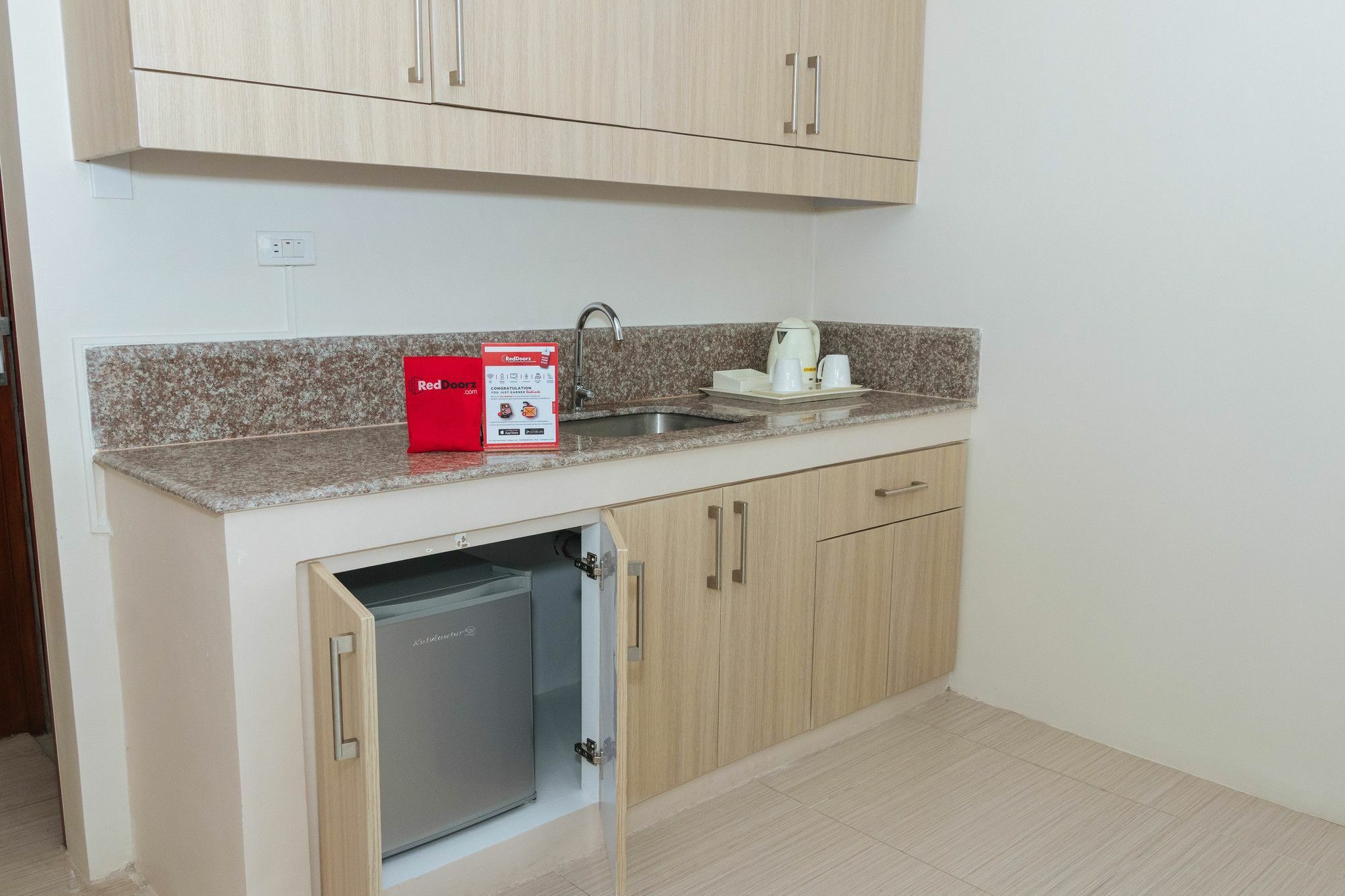فندق Reddoorz Premium @ Sampaloc Makati ماكاتي المظهر الخارجي الصورة
