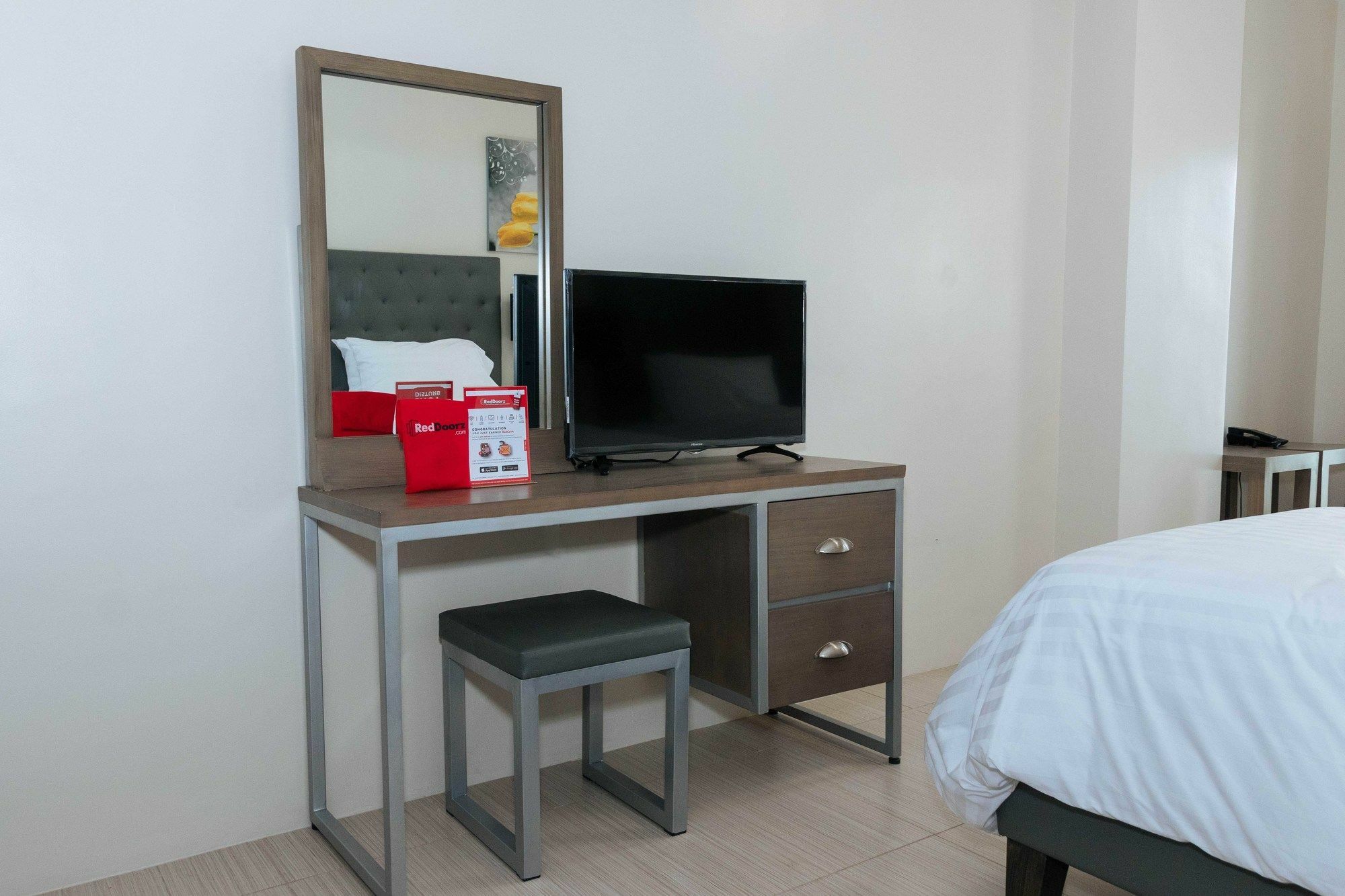 فندق Reddoorz Premium @ Sampaloc Makati ماكاتي المظهر الخارجي الصورة