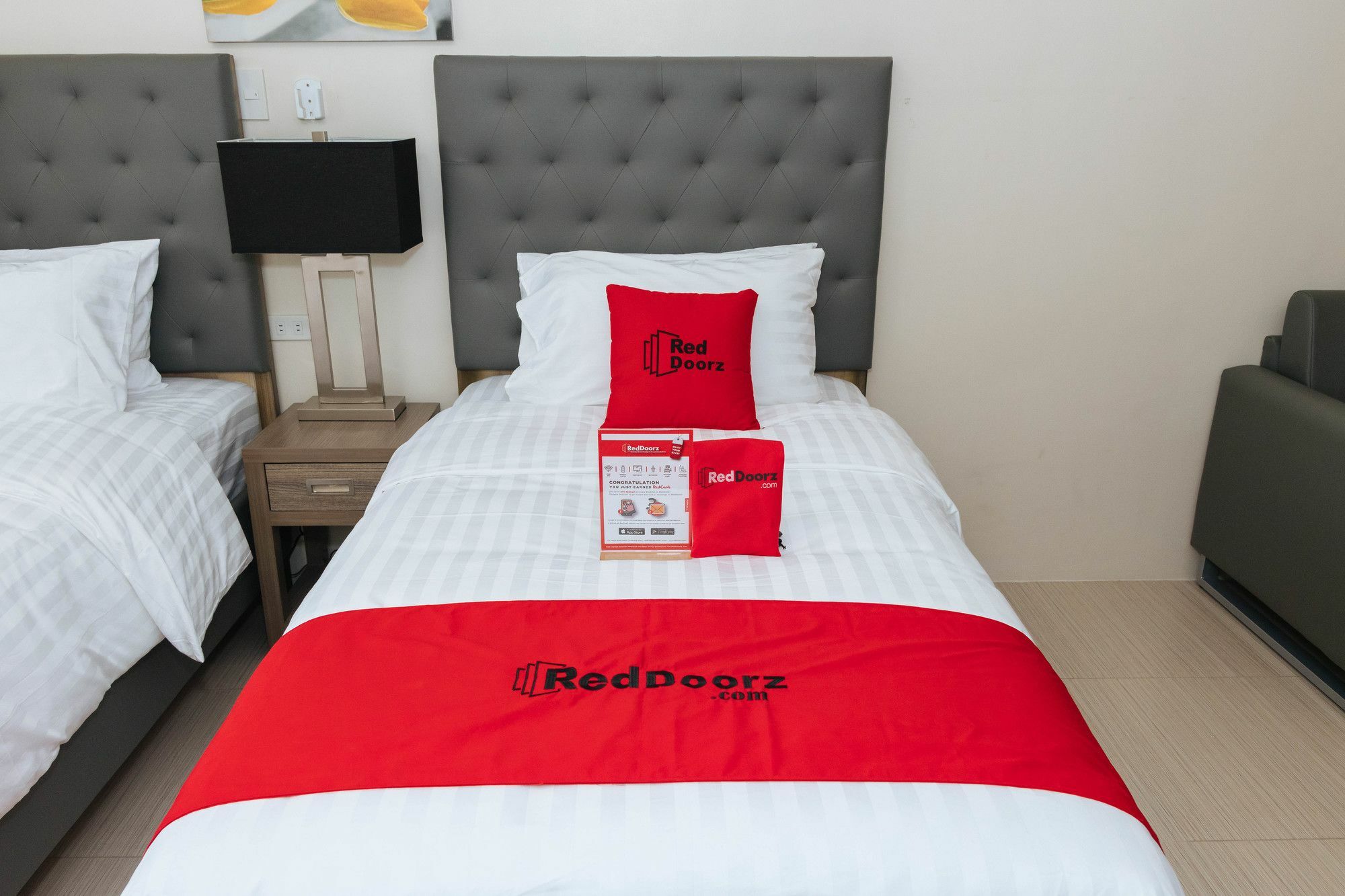 فندق Reddoorz Premium @ Sampaloc Makati ماكاتي المظهر الخارجي الصورة