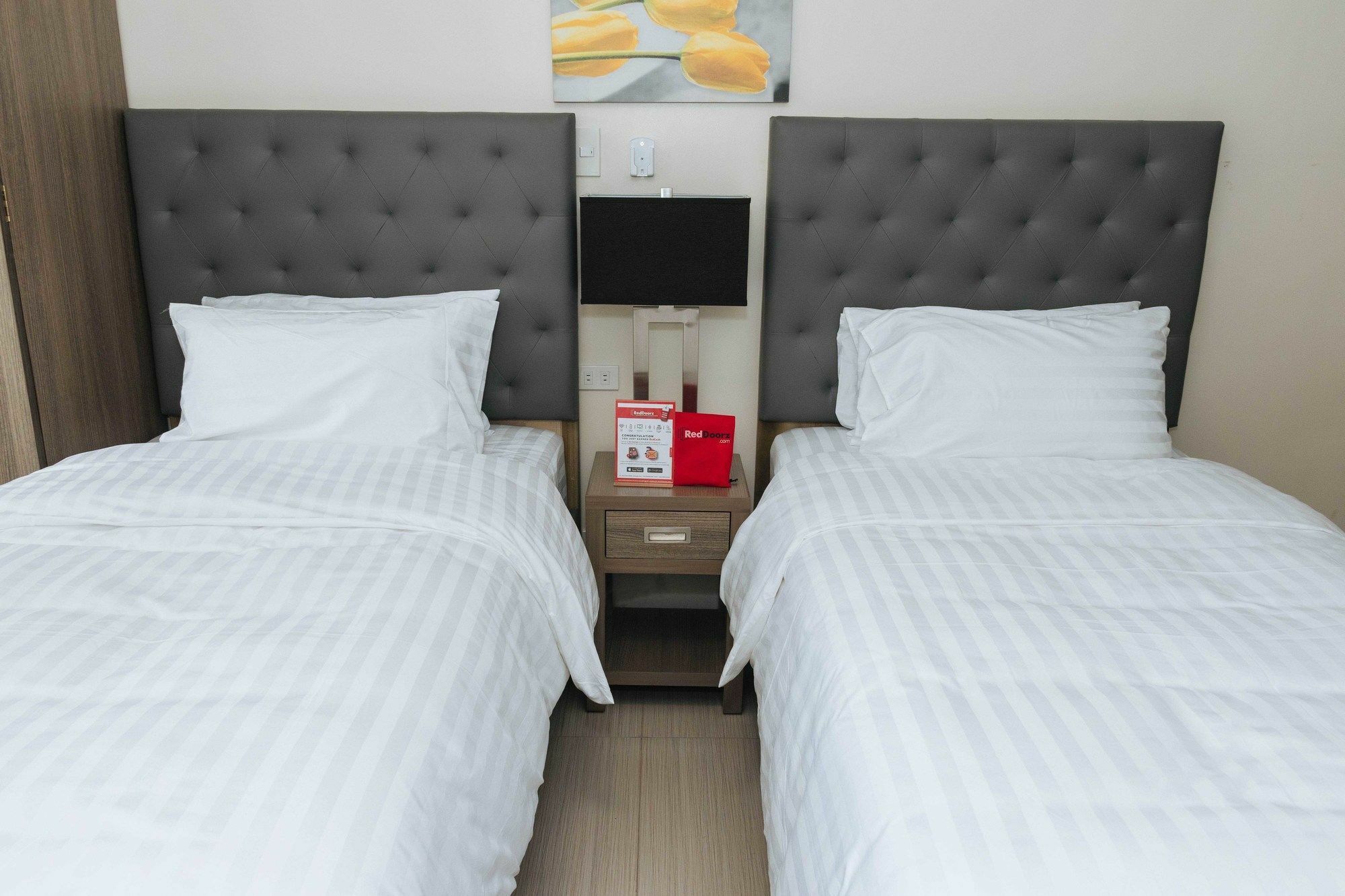 فندق Reddoorz Premium @ Sampaloc Makati ماكاتي المظهر الخارجي الصورة