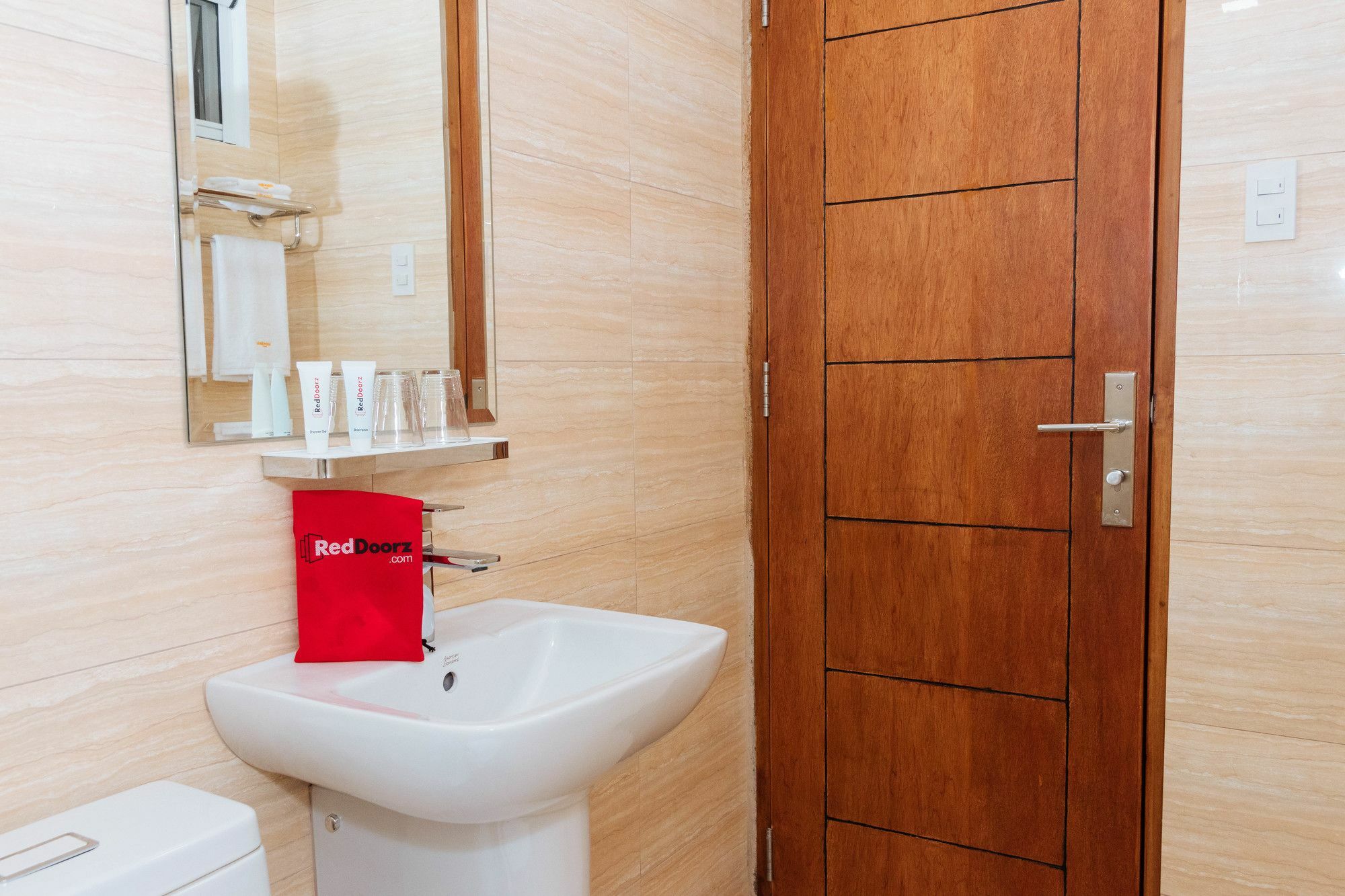 فندق Reddoorz Premium @ Sampaloc Makati ماكاتي المظهر الخارجي الصورة