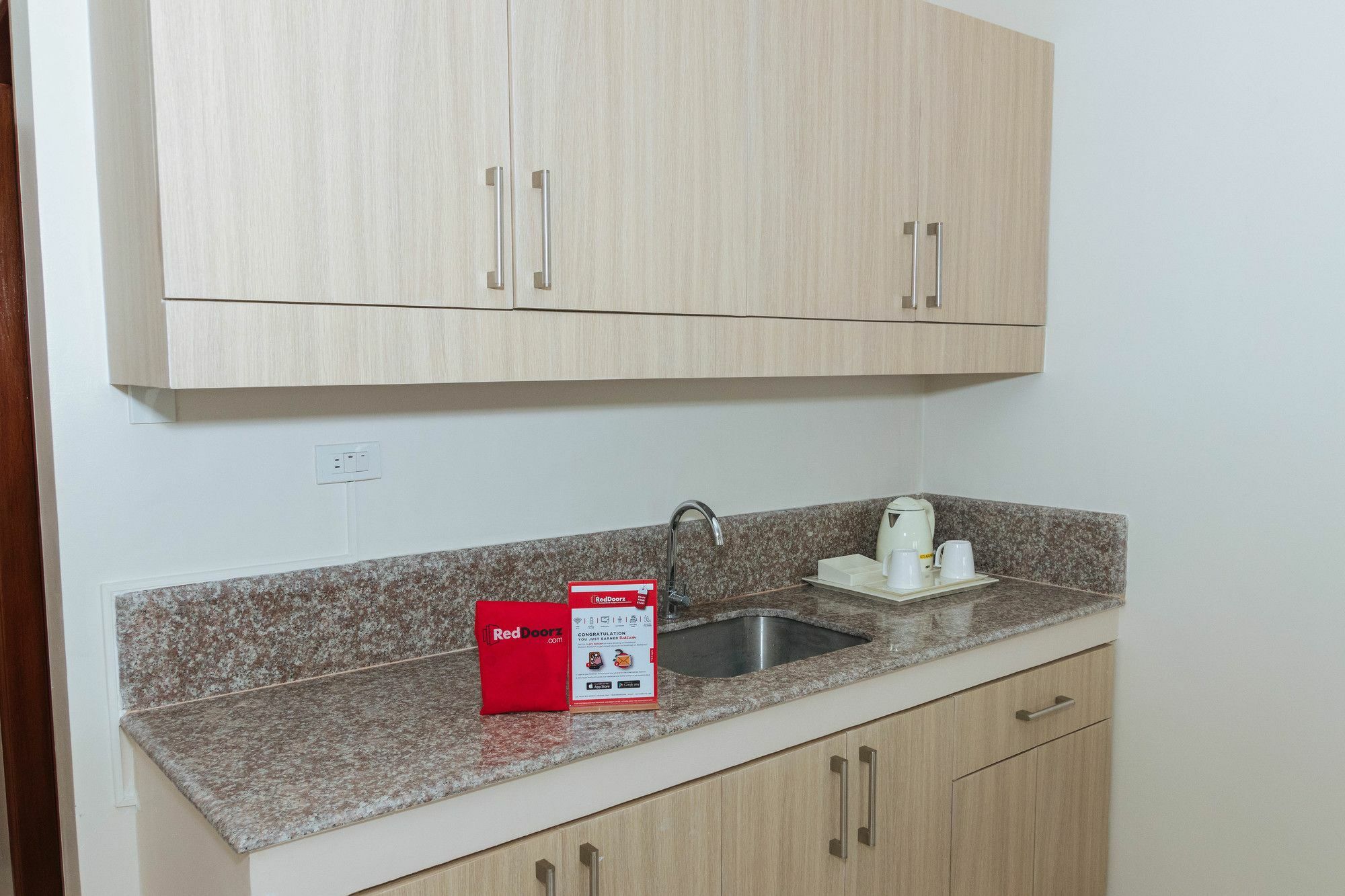 فندق Reddoorz Premium @ Sampaloc Makati ماكاتي المظهر الخارجي الصورة